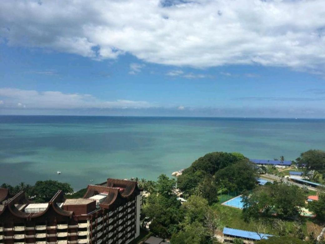 Executives Pantai Seaview Batu Ferringhi 2704 - 2 Bedrooms Eksteriør billede