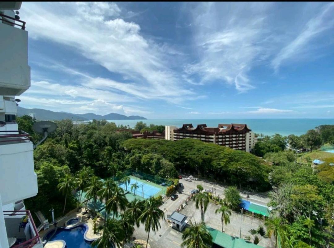 Executives Pantai Seaview Batu Ferringhi 2704 - 2 Bedrooms Eksteriør billede